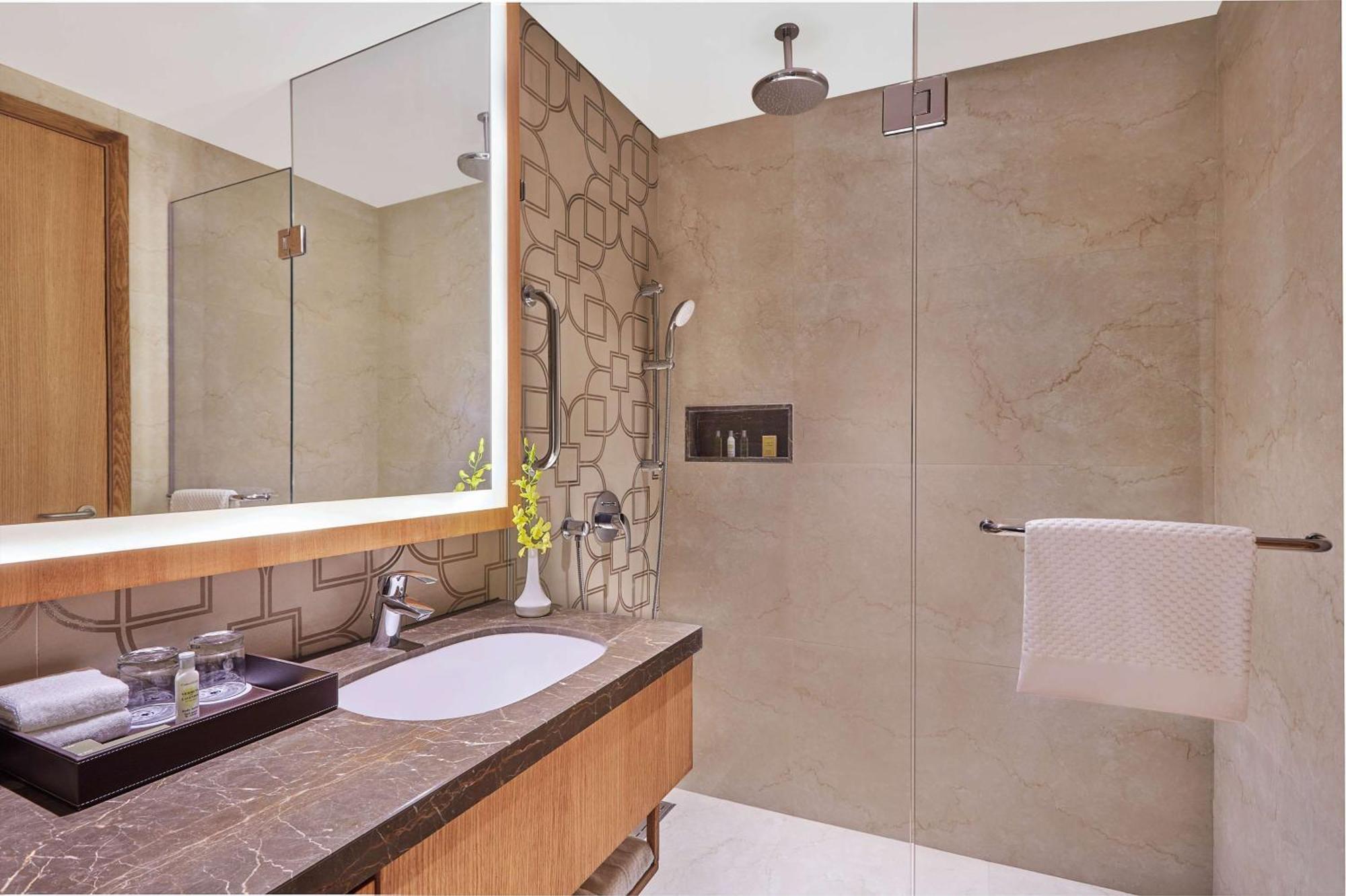 Doubletree By Hilton Bénarès Extérieur photo