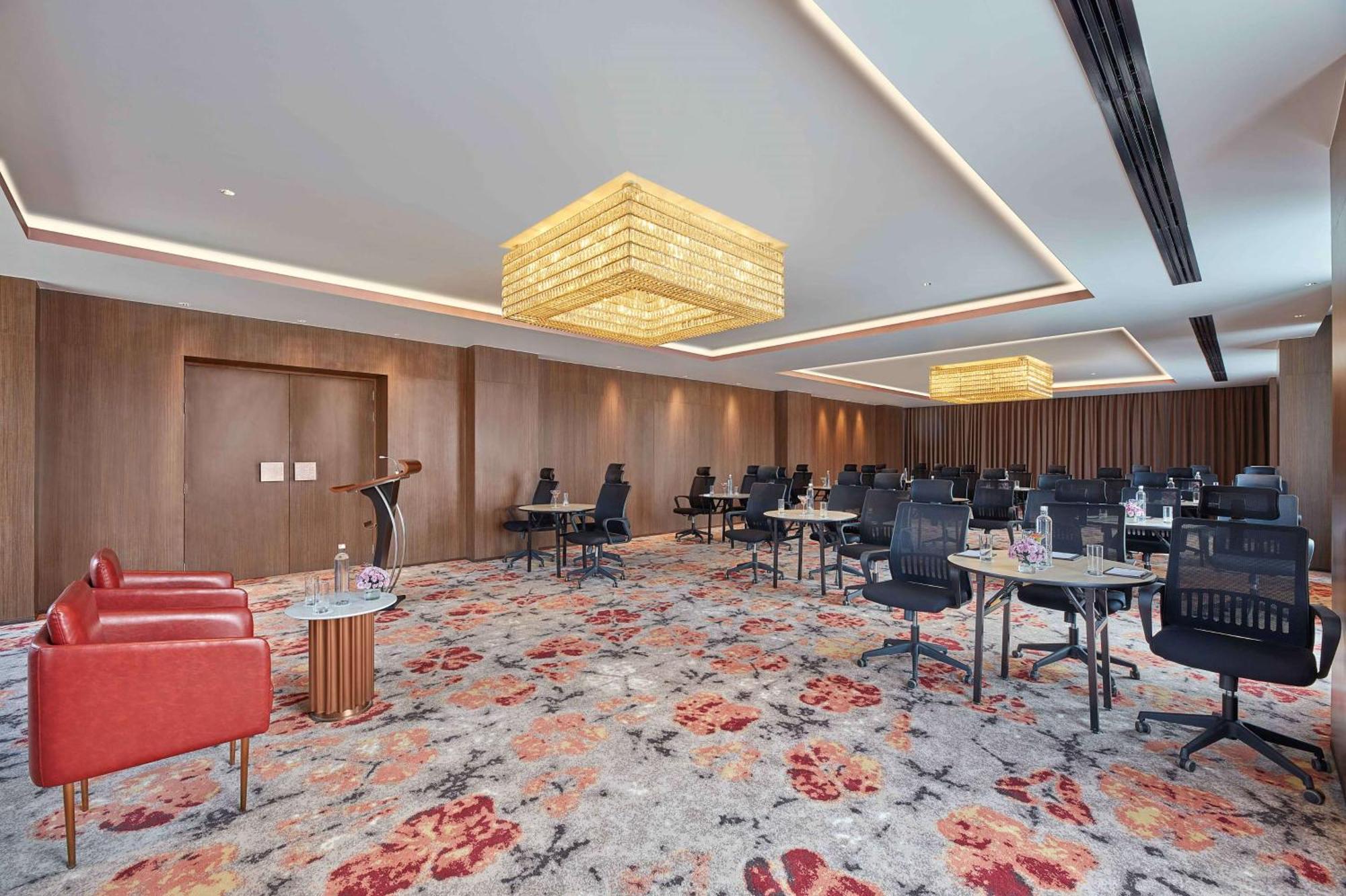 Doubletree By Hilton Bénarès Extérieur photo
