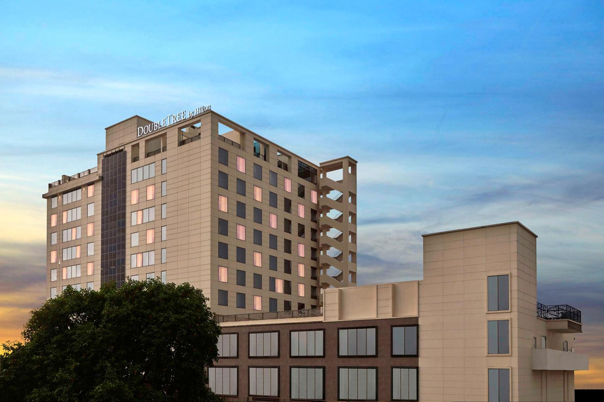 Doubletree By Hilton Bénarès Extérieur photo