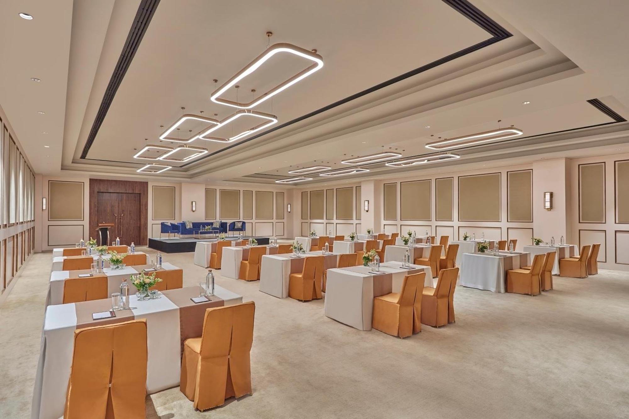 Doubletree By Hilton Bénarès Extérieur photo