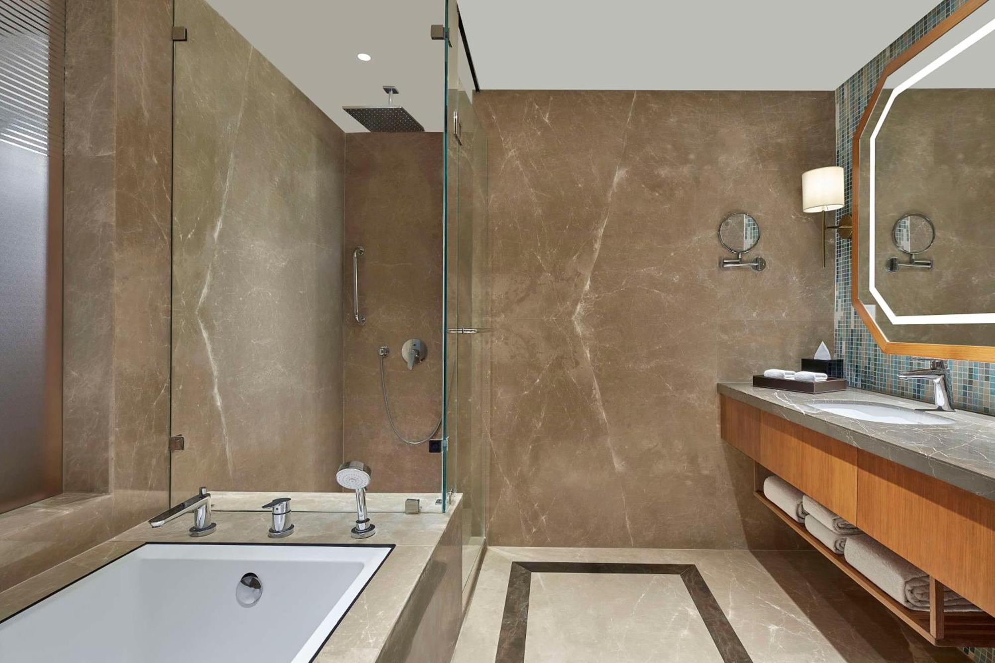 Doubletree By Hilton Bénarès Extérieur photo